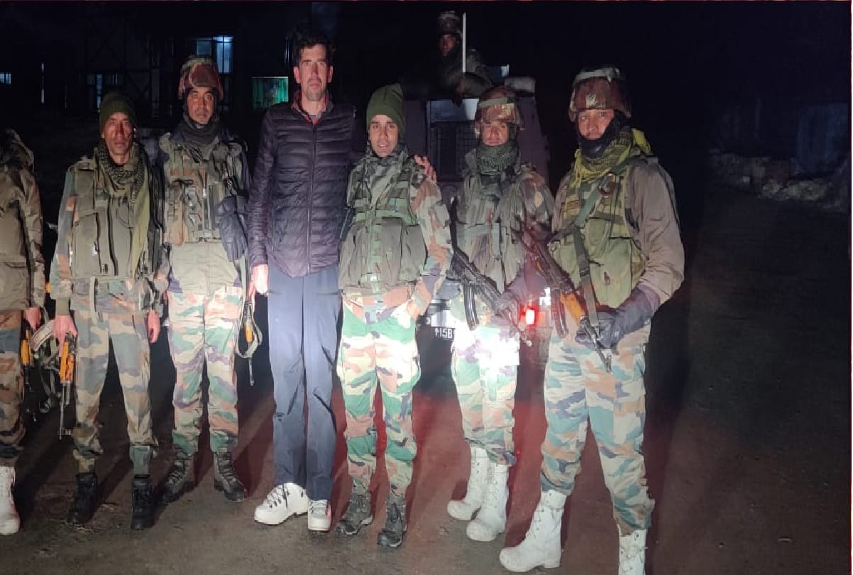 British foreign National and a ski enthusiasts Rescued by Army in Gulmarg jammu kashmir