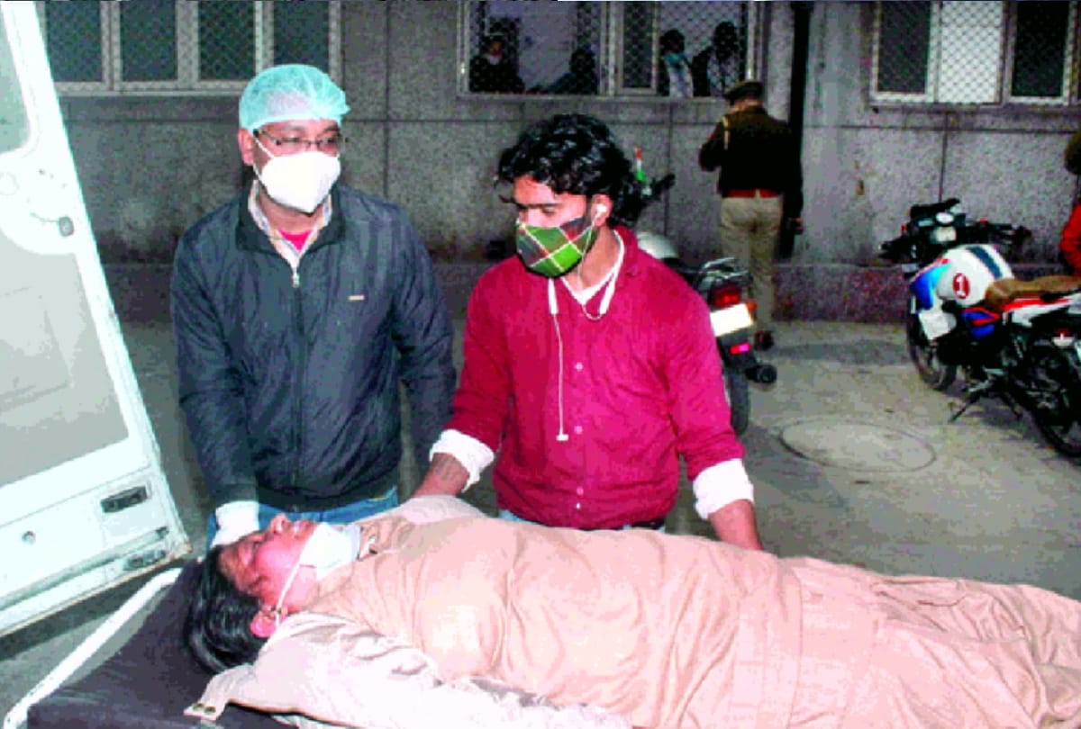 Ghaziabad Accident: Canter driver rams 8 people in sleep, 3 dead