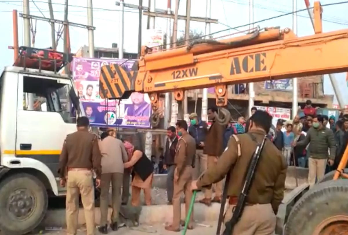 Ghaziabad Accident: Canter driver rams 8 people in sleep, 3 dead