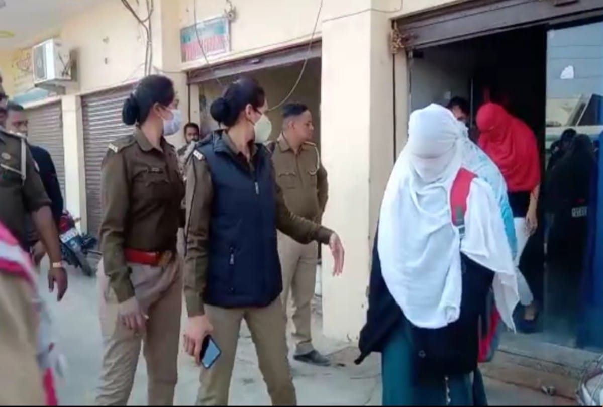 Agra Police Raid On Hotel Owner Not Caught