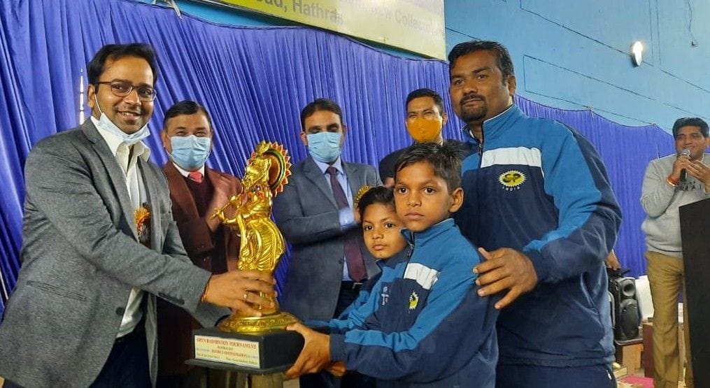 Hathras: Players of many districts showed their talent in badminton tournament