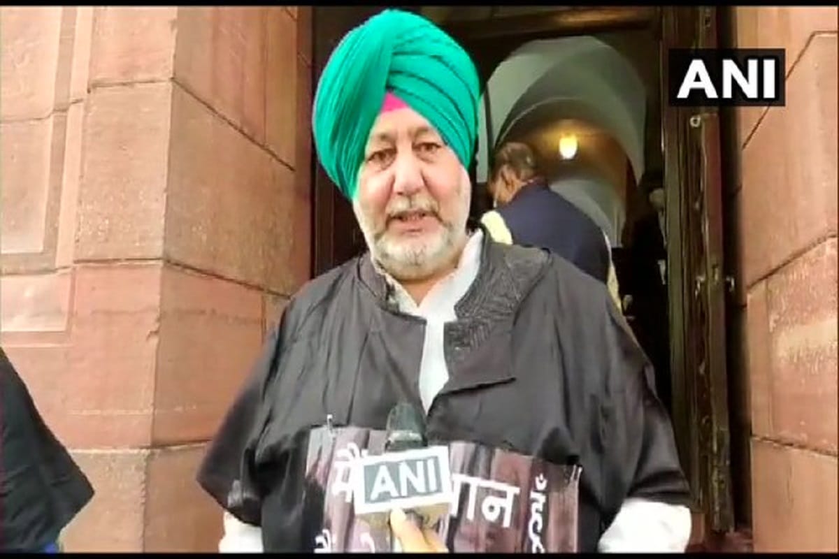 Union Budget India 2021 Congress MPs Jasbir Singh Gill and Gurjeet Singh Aujla wear a black gown to the Parliament