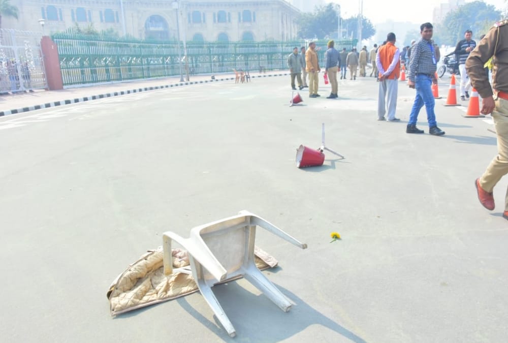 A man tried to self immolate in front of Lokbhawan in Lucknow.