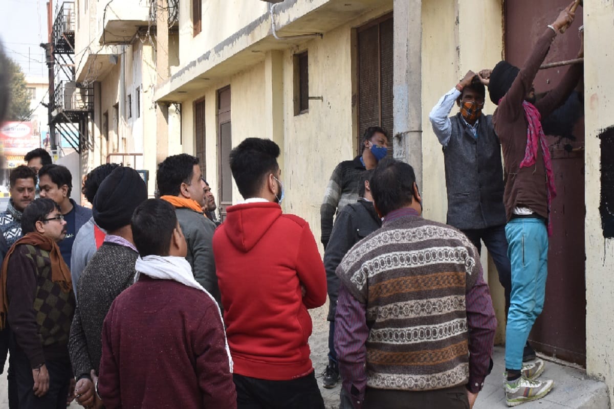 BJP leader Vineet Agarwal Sharda has gone a video viral in Meerut