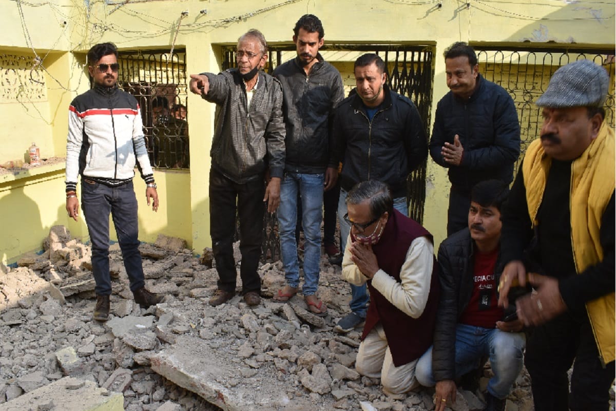 BJP leader Vineet Agarwal Sharda has gone a video viral in Meerut