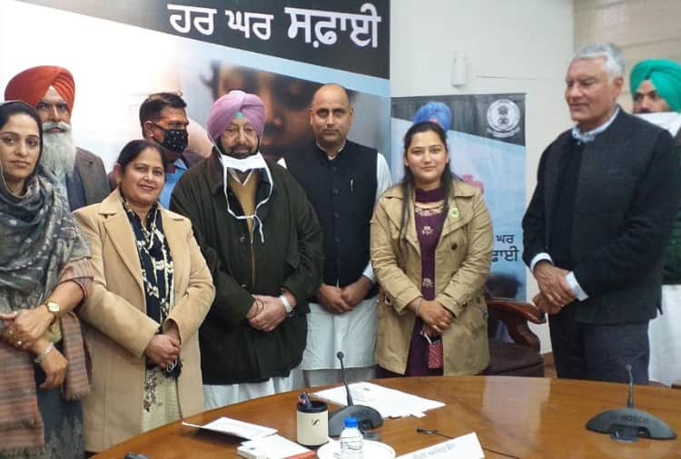 Youngest Sarpanch Pallavi Thakur meet Capt Amarinder Singh