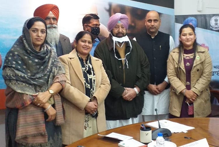 Youngest Sarpanch Pallavi Thakur meet Capt Amarinder Singh