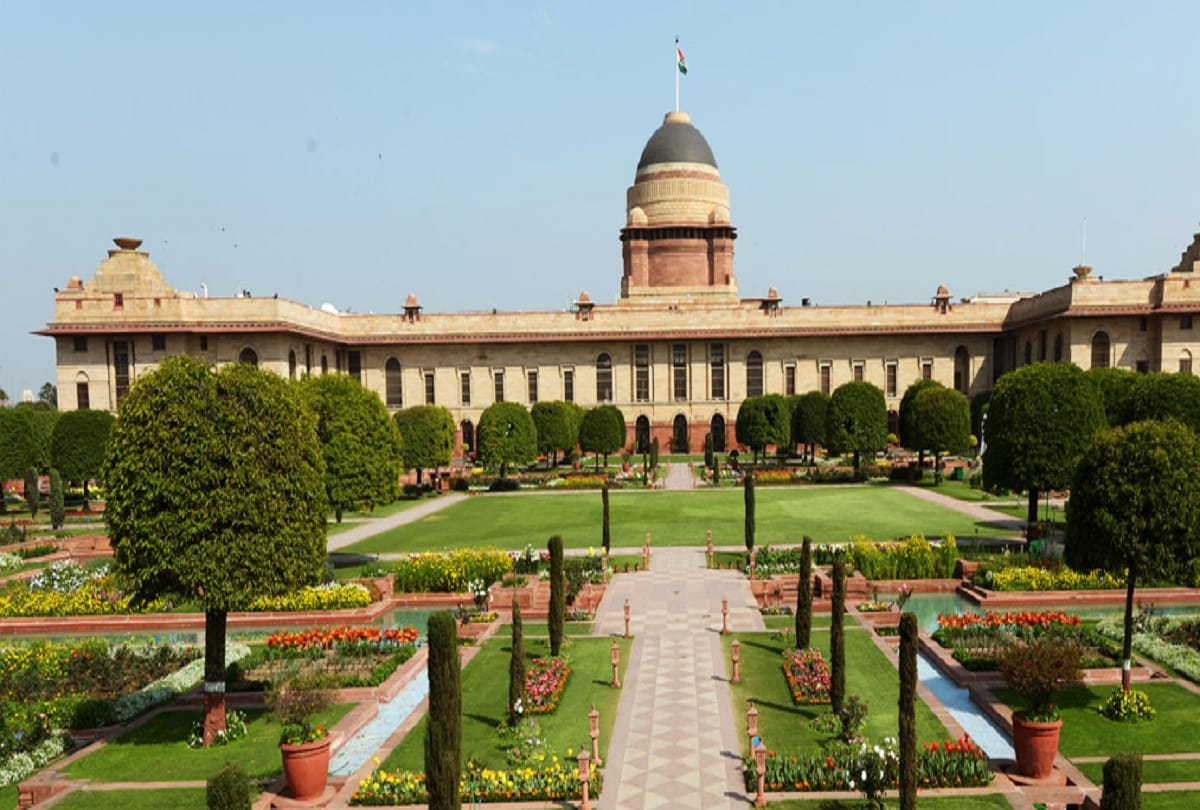 Young man trying to enter Rashtrapati Bhavan caught by security personnel