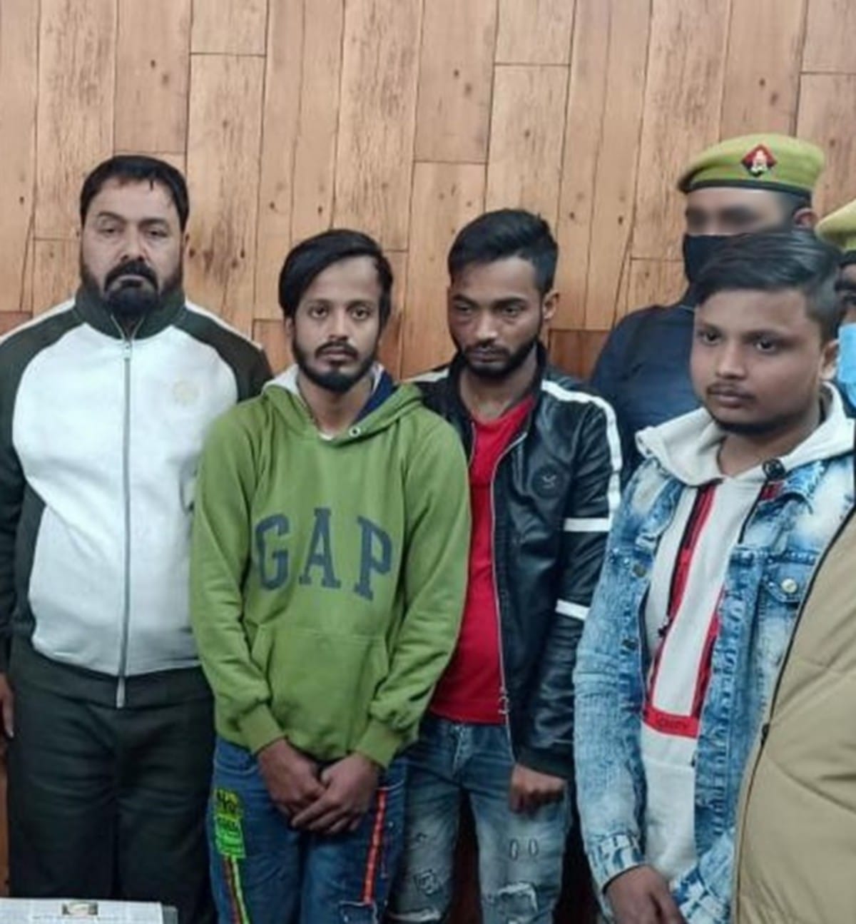 varanasi missing three girls student recovered from prayagraj they sold Nathani and Bali for going to mumbai