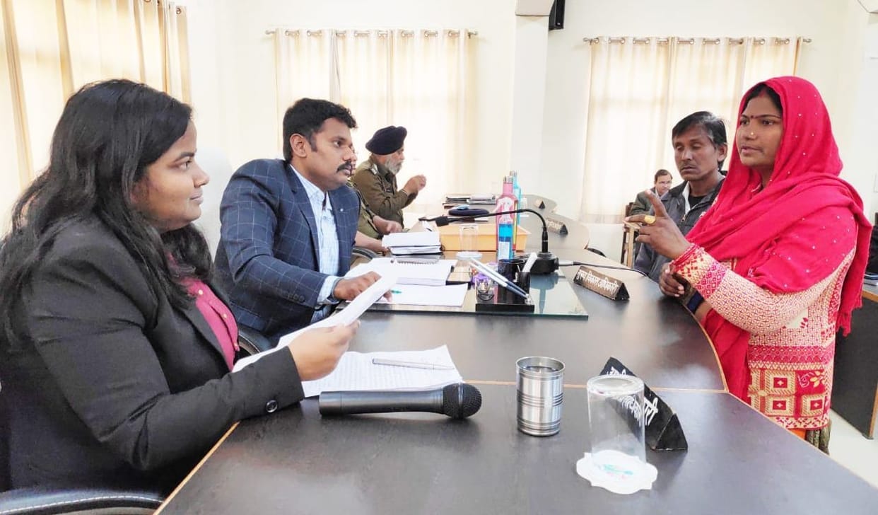 The complainant angry over not reaching the DM, SSP in Samadhan Divas