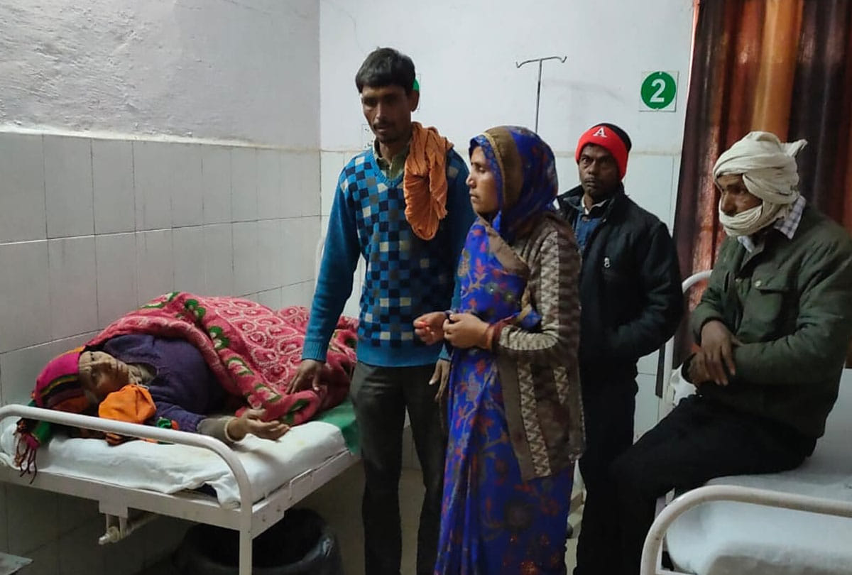 wall collapses in auraiya, 7 people of family buried in debris