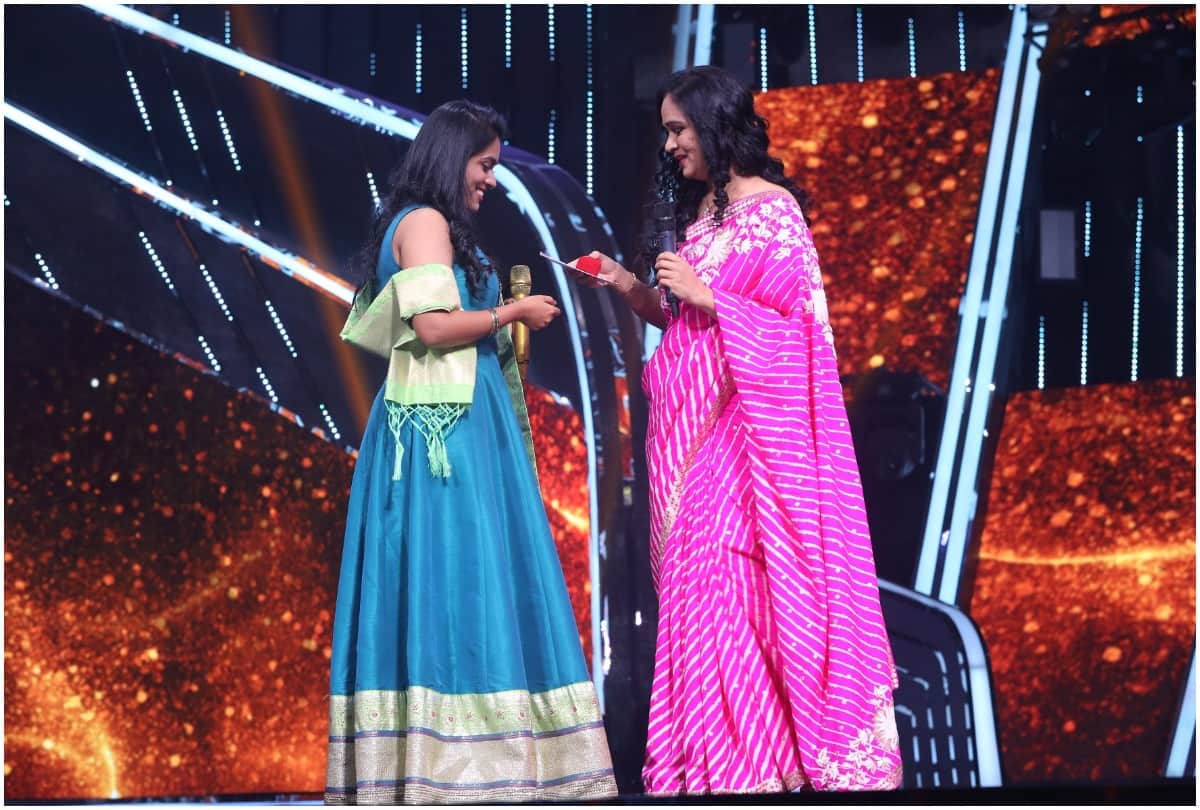 Indian Idol 12: Actress Padmini Kolhapure Gave A Special Maharashtrian Gift To Sayali