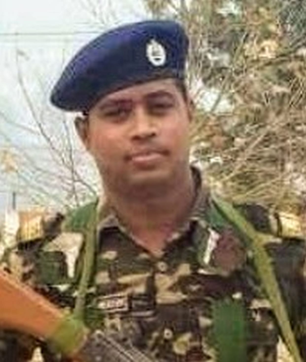 Crowds in CRPF jawan's last visit