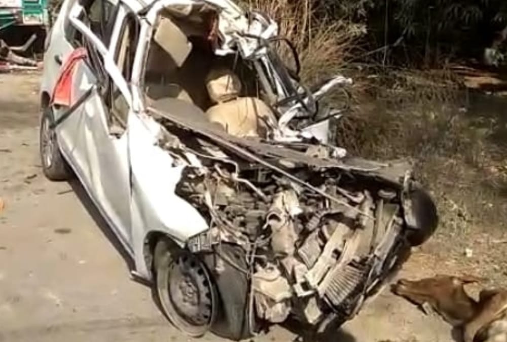 A car collied with a truck on Lucknow Prayagraj marg in Raebareli.