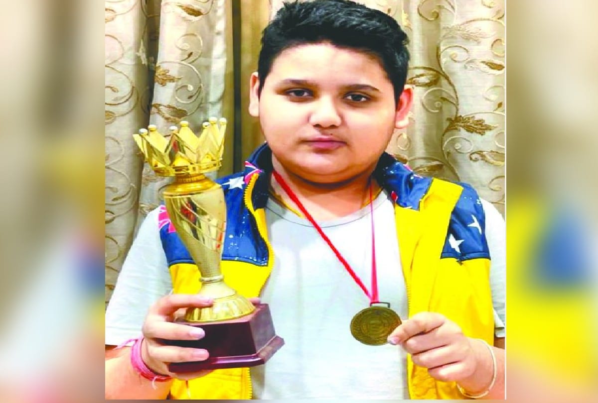 agra students Ayan wins bronze medal in National Painting Competition