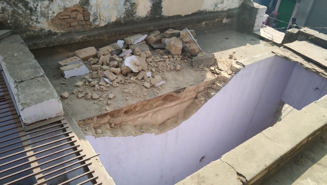Hathras: Attempted theft by cutting the roof of the shop