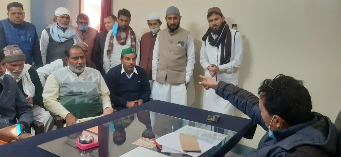 Farmers besiege the Consolidation Office