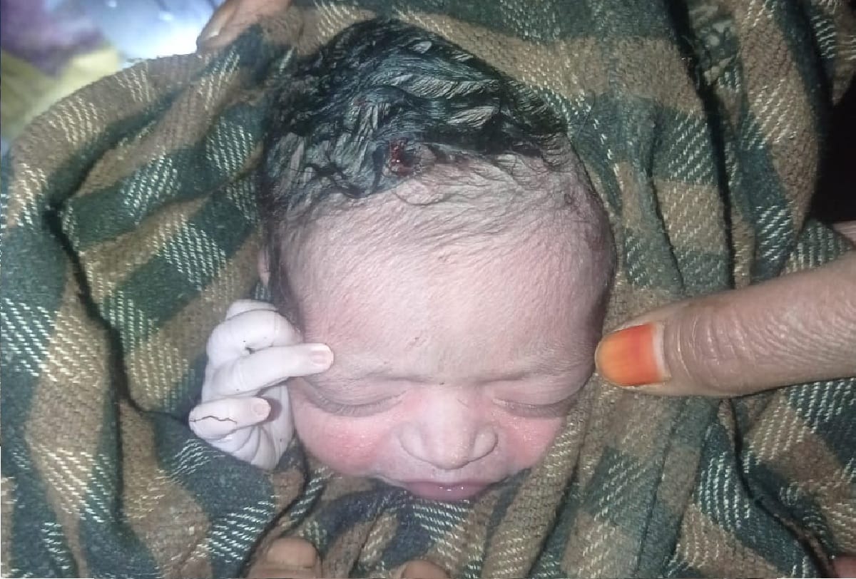 baby Born in Army vehicle in Kalaroos Kupwara kashmir