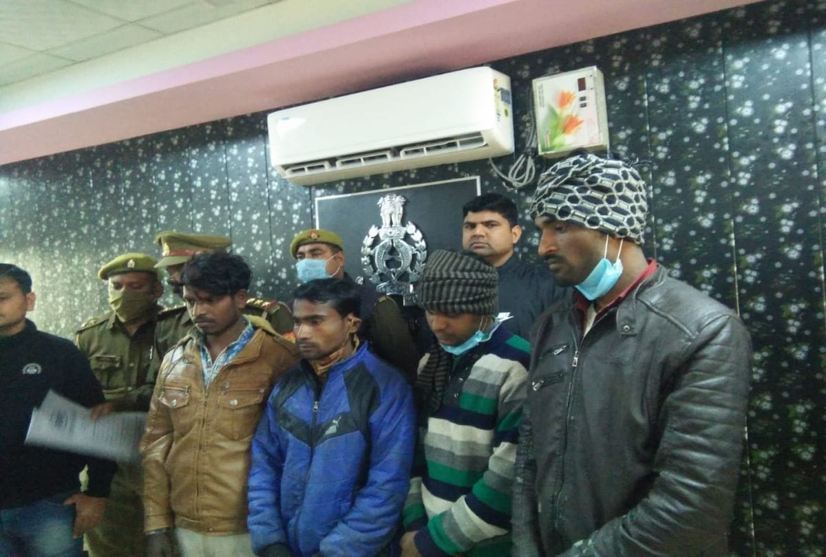 Firozabad Police And Sog Team Encounter With Robbers Gang Who Looted Jewelers In Up Crime News