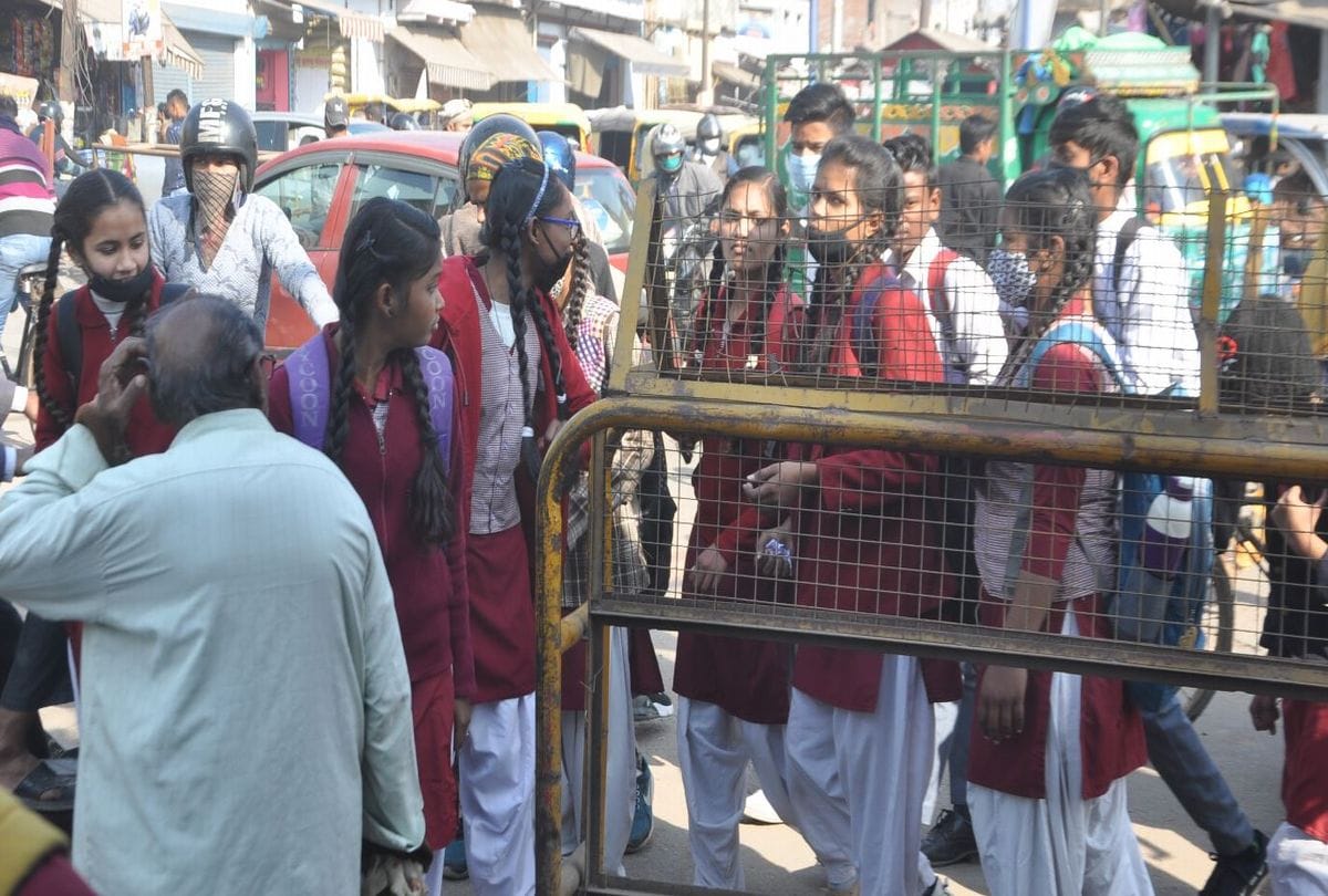 Taffic Diversion In Aga After Sewage Pipe Line LohaMandi Update News