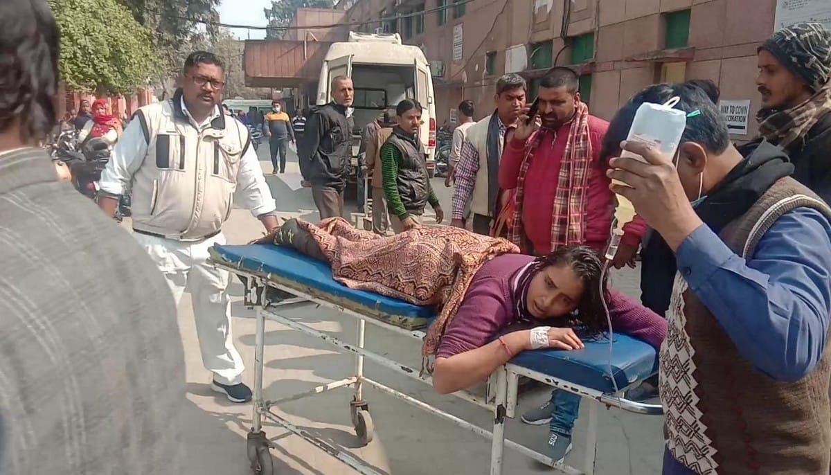 Girl student shot in dispute of two sides beaten for laying pipe four injured in jaunpur up