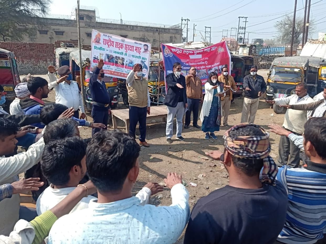 Hathras: Oath administered to drivers under Road Safety Month