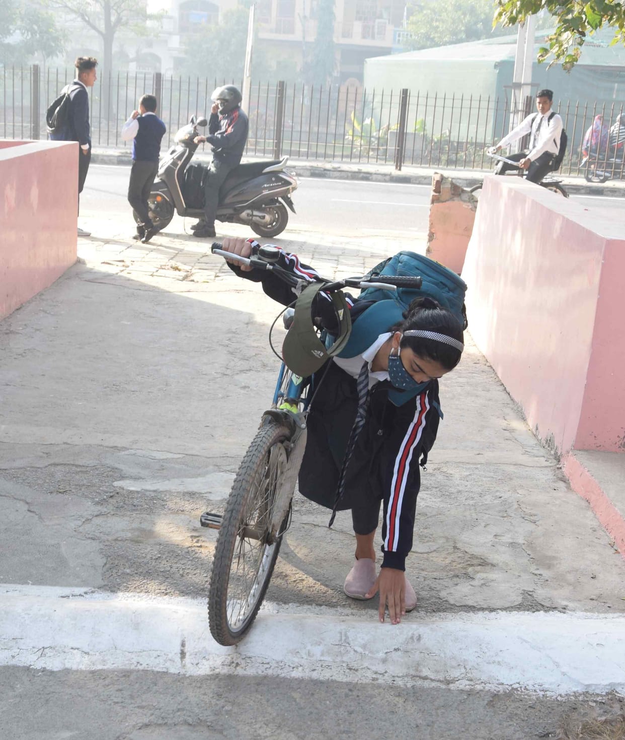 Children reached school after ten months, entered the door by touching the sill
