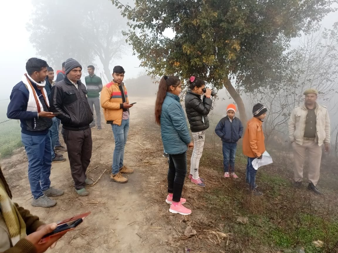 Hathras: introduced children to birds by tweeting in the pond