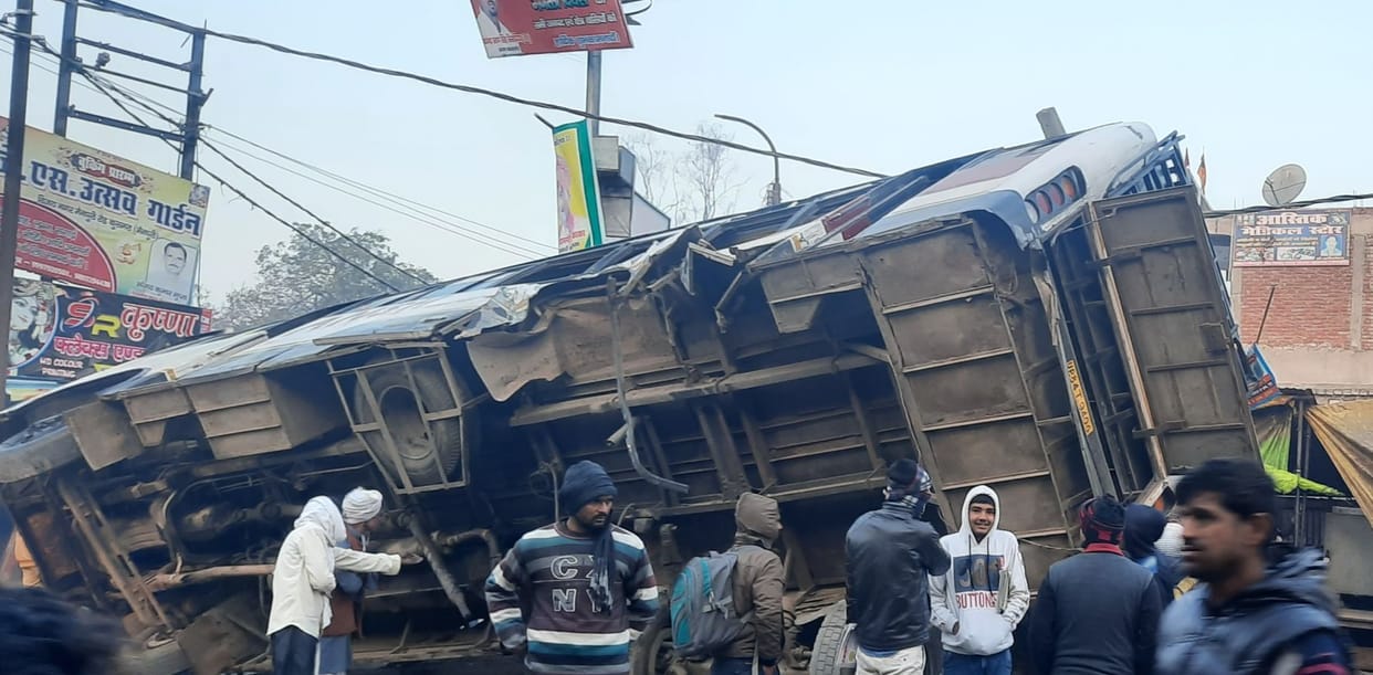 Bus accident in Mainpuri