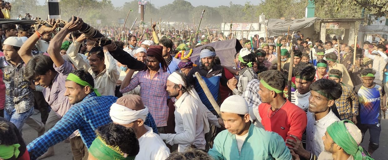 May Pir always carry the echo, Muridin brought a barefoot palanquin