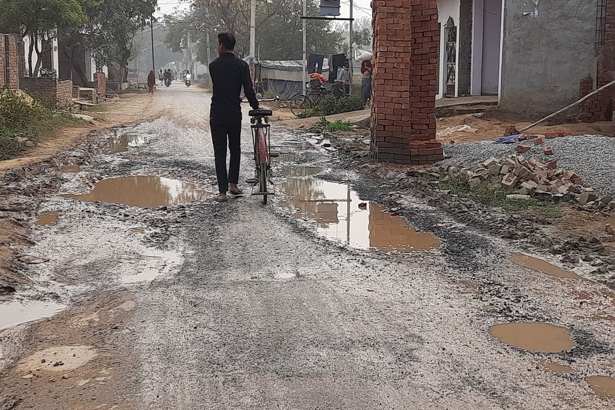 Over the years, the dilapidated Tundla-Bajidpur contact road has turned into potholes