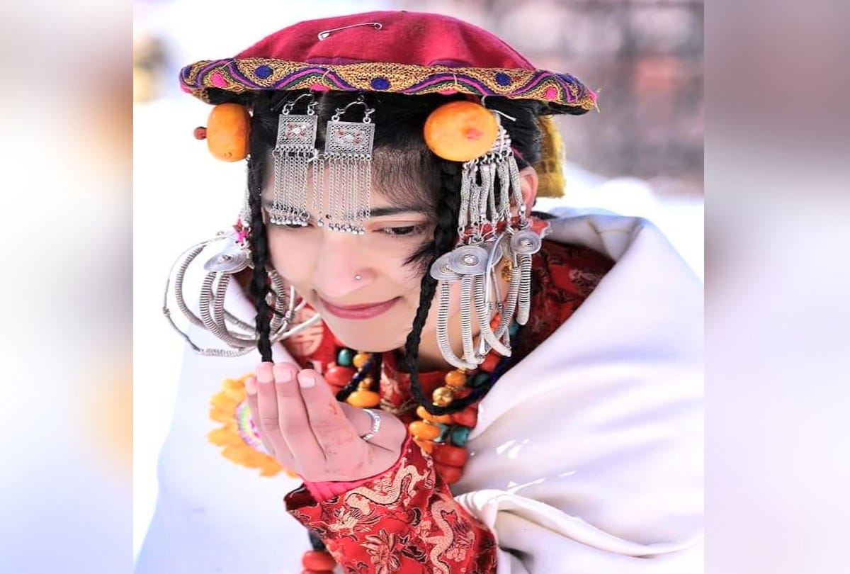 craze of traditional silver jewelery among Lahaul Valley women again, see spectacular pics