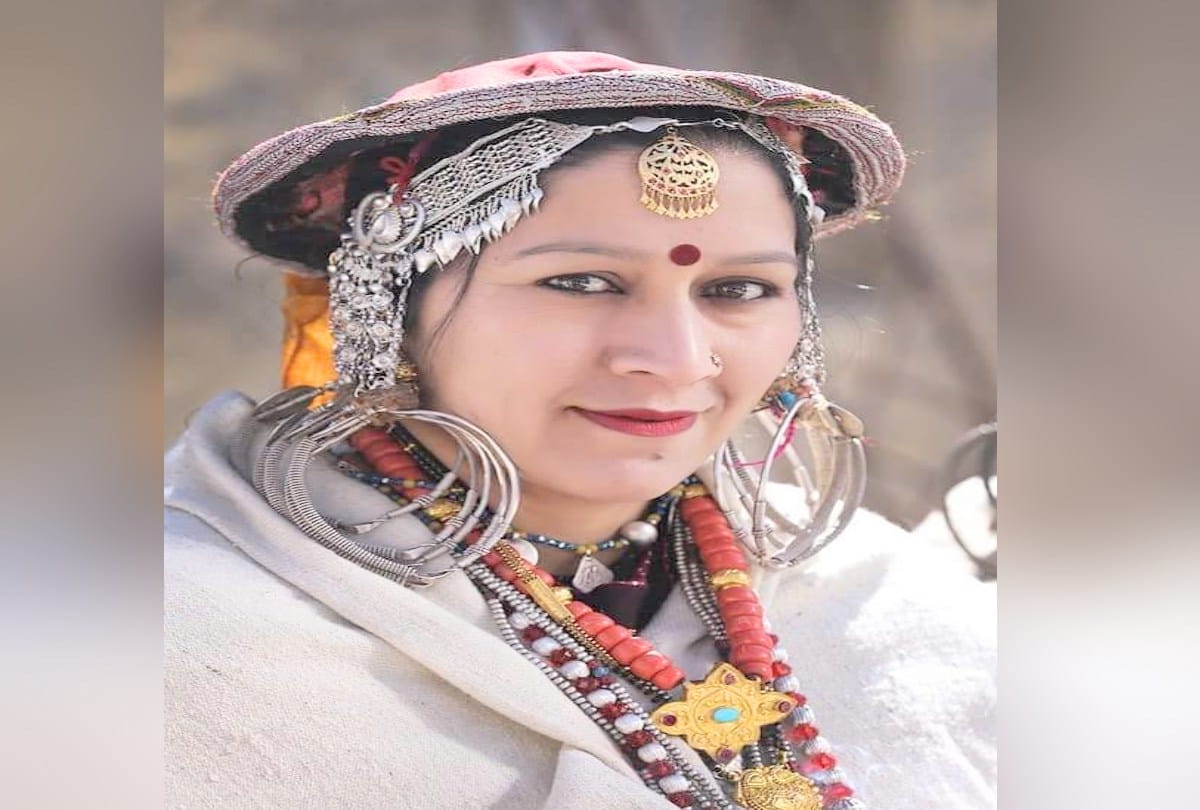 craze of traditional silver jewelery among Lahaul Valley women again, see spectacular pics