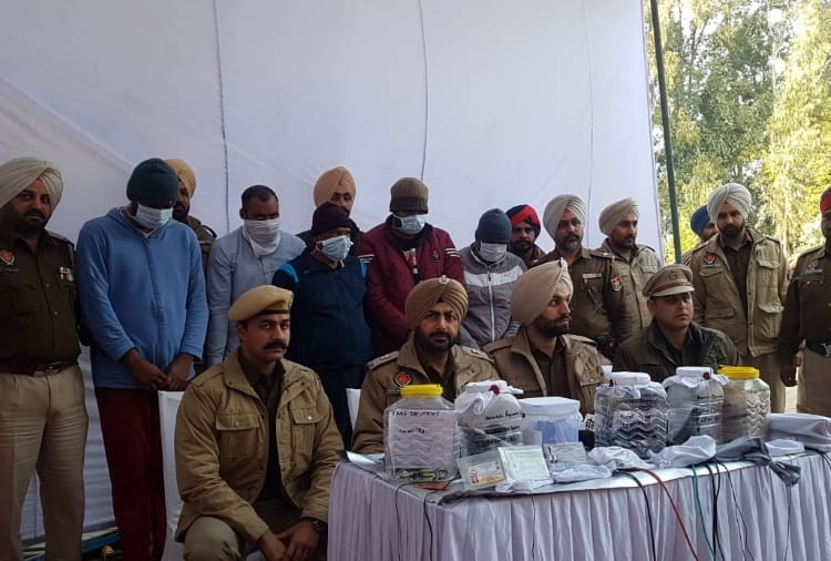 Mohali Police arrested six accused who kidnapping people as fake officers of NIA