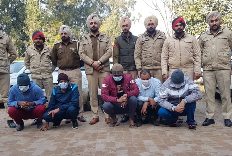 Mohali Police arrested six accused who kidnapping people as fake officers of NIA