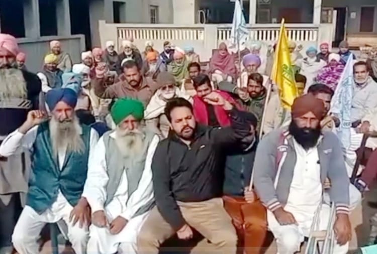 Delhi violence : People of Deep sidhu ancestral village came in his support