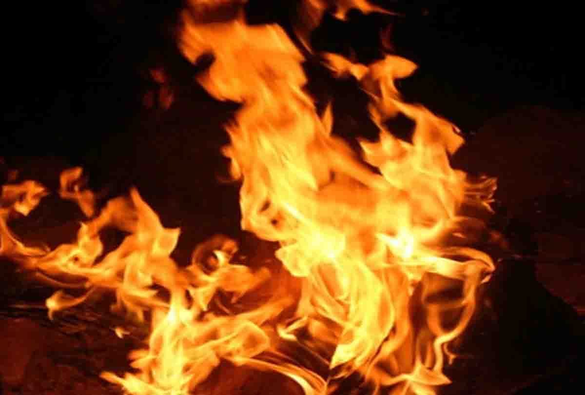 Kanpur: Pregnant woman set her on fire when her husband slaps her