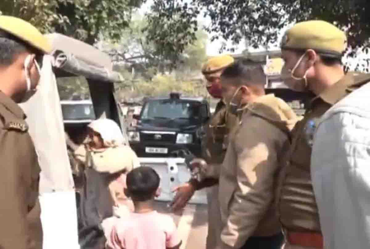 Why the disabled mother forced in front of the police, begging and gave 12 thousand