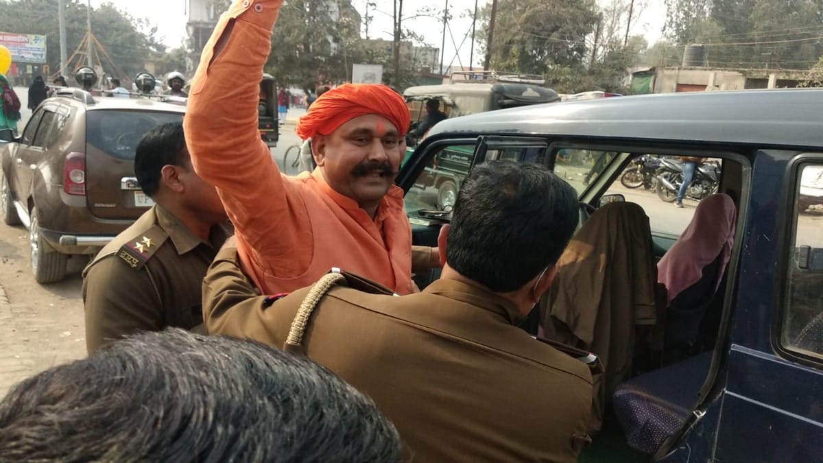 samajwadi party sp leader beaten case police arrested one accused Karni Sena district chief in mau