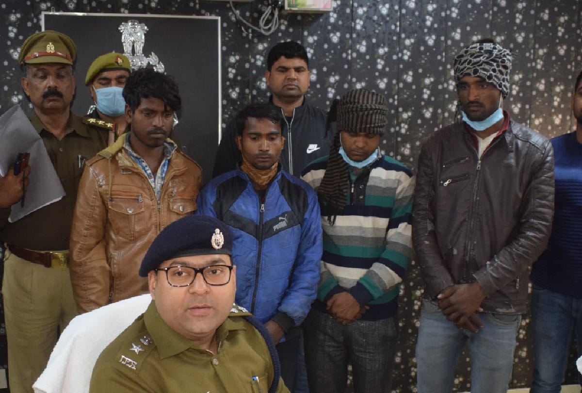 police arrested four miscreants in firozabad