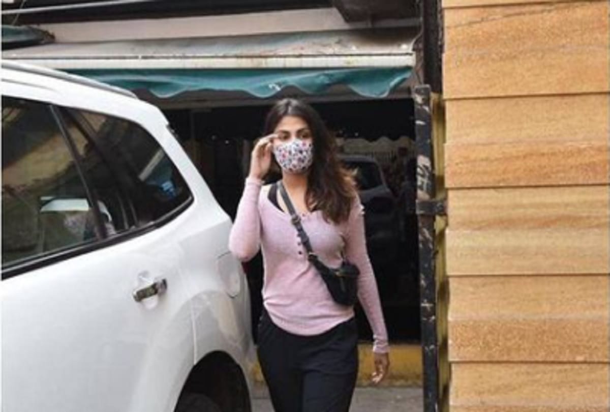 NCB challenges Rhea Chakraborty bail granted by Bombay High court in SC know detail