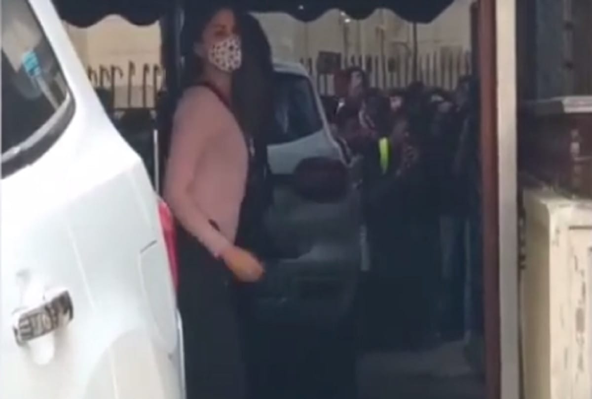 Actress Rhea Chakraborty with brother Shouvik spotted outside Gym video photos goes viral