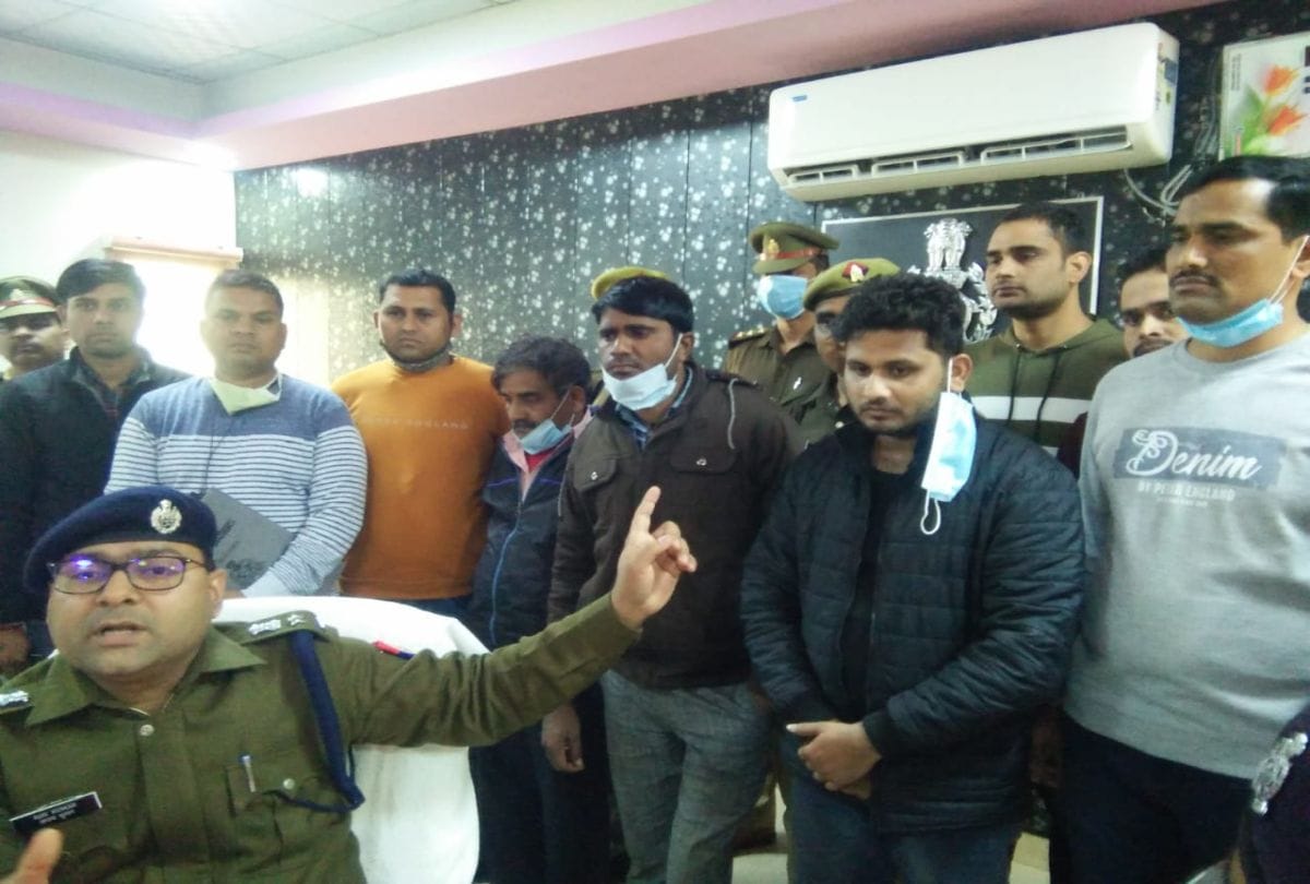 Firozabad Police And Sog Team Encounter With Robbers Gang Who Looted Jewelers In Up Crime News