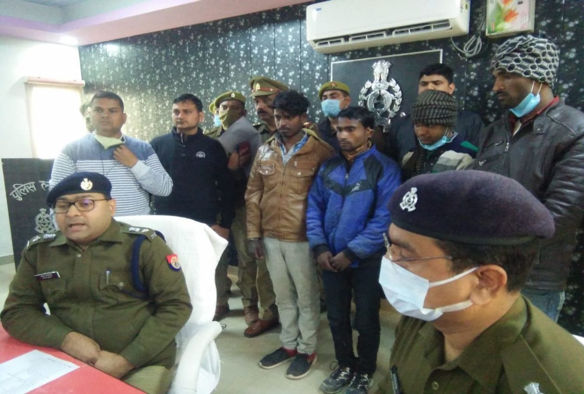 Firozabad Police And Sog Team Encounter With Robbers Gang Who Looted Jewelers In Up Crime News