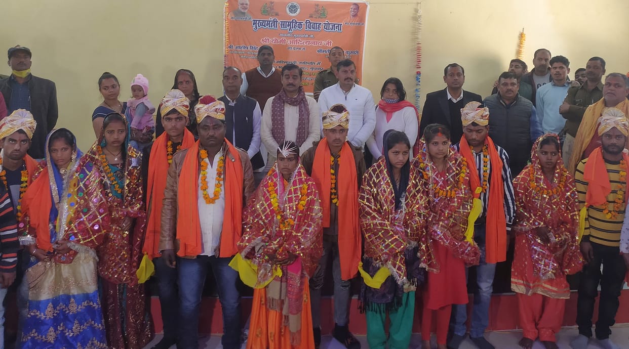 Eight couples tied in marriage, got gifts