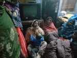 अरविंद की मौत पर रोते-बिलखते परिजन।