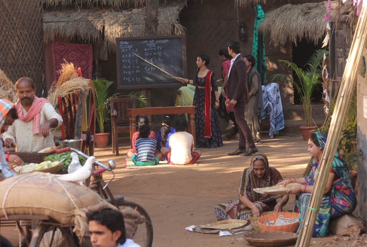 Shooting Report serial apna time bhi aayega set like uttar Pradesh village in mumbai
