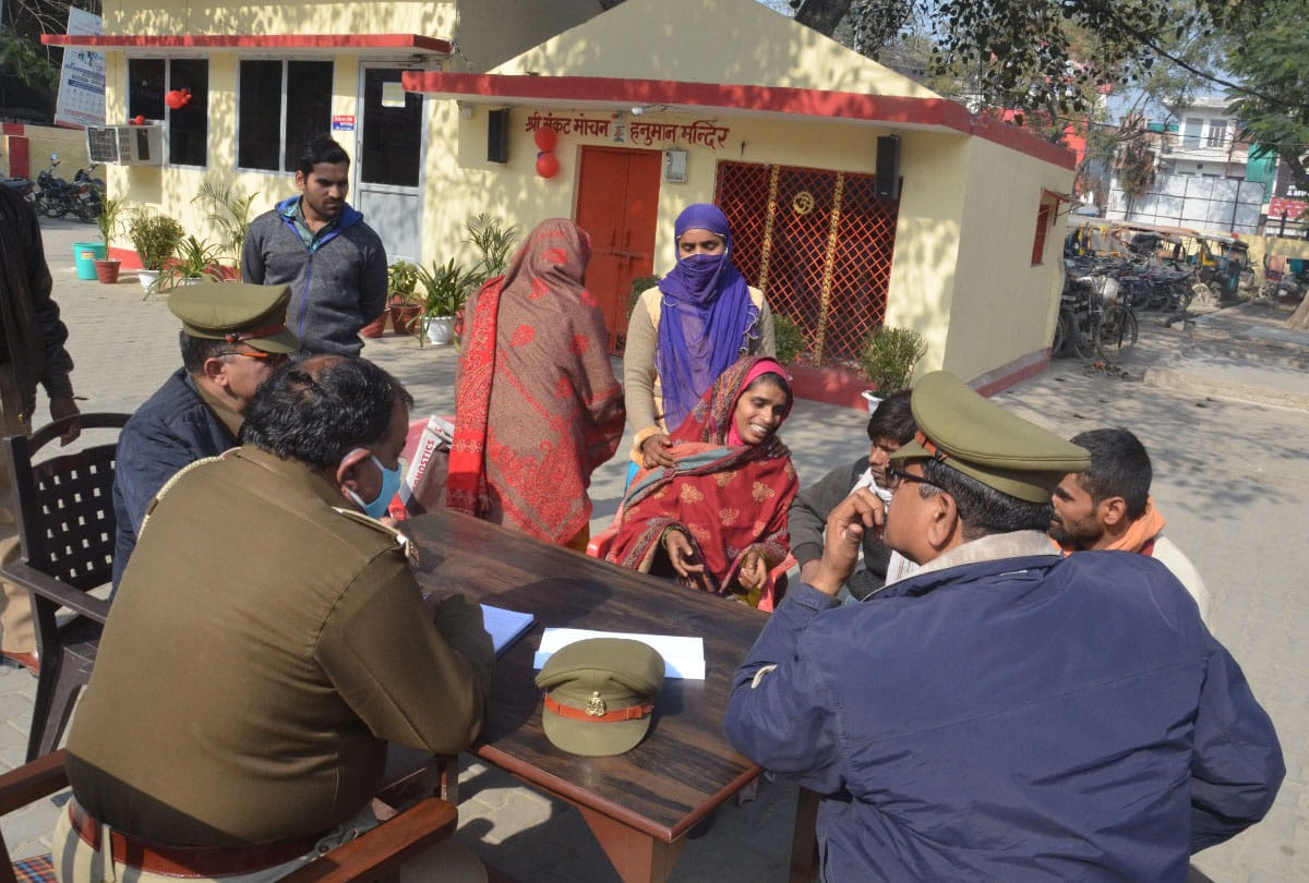Daughter reached SP office with father body for justice