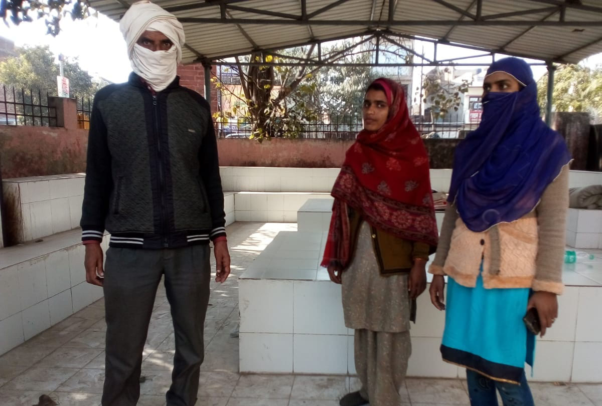 Daughter reached SP office with father body for justice