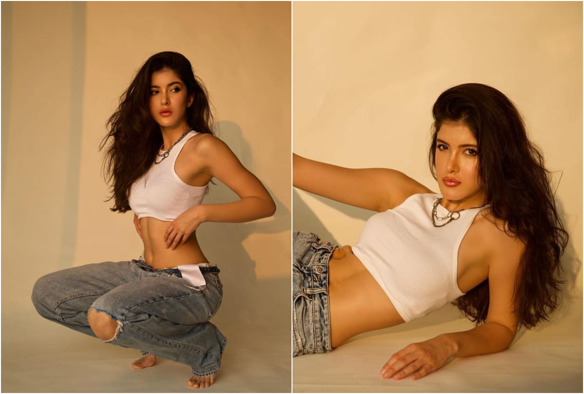 shanaya kapoor flaunts her abs in latest post pic see bold photos